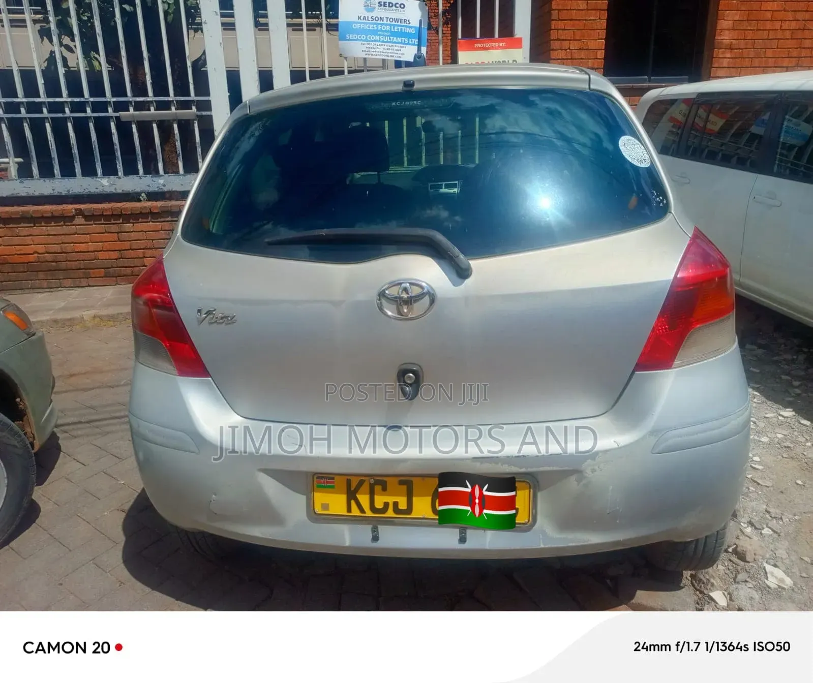 Toyota Vitz 2009 Silver