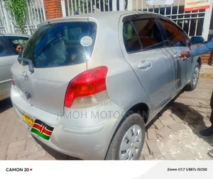 Toyota Vitz 2009 Silver