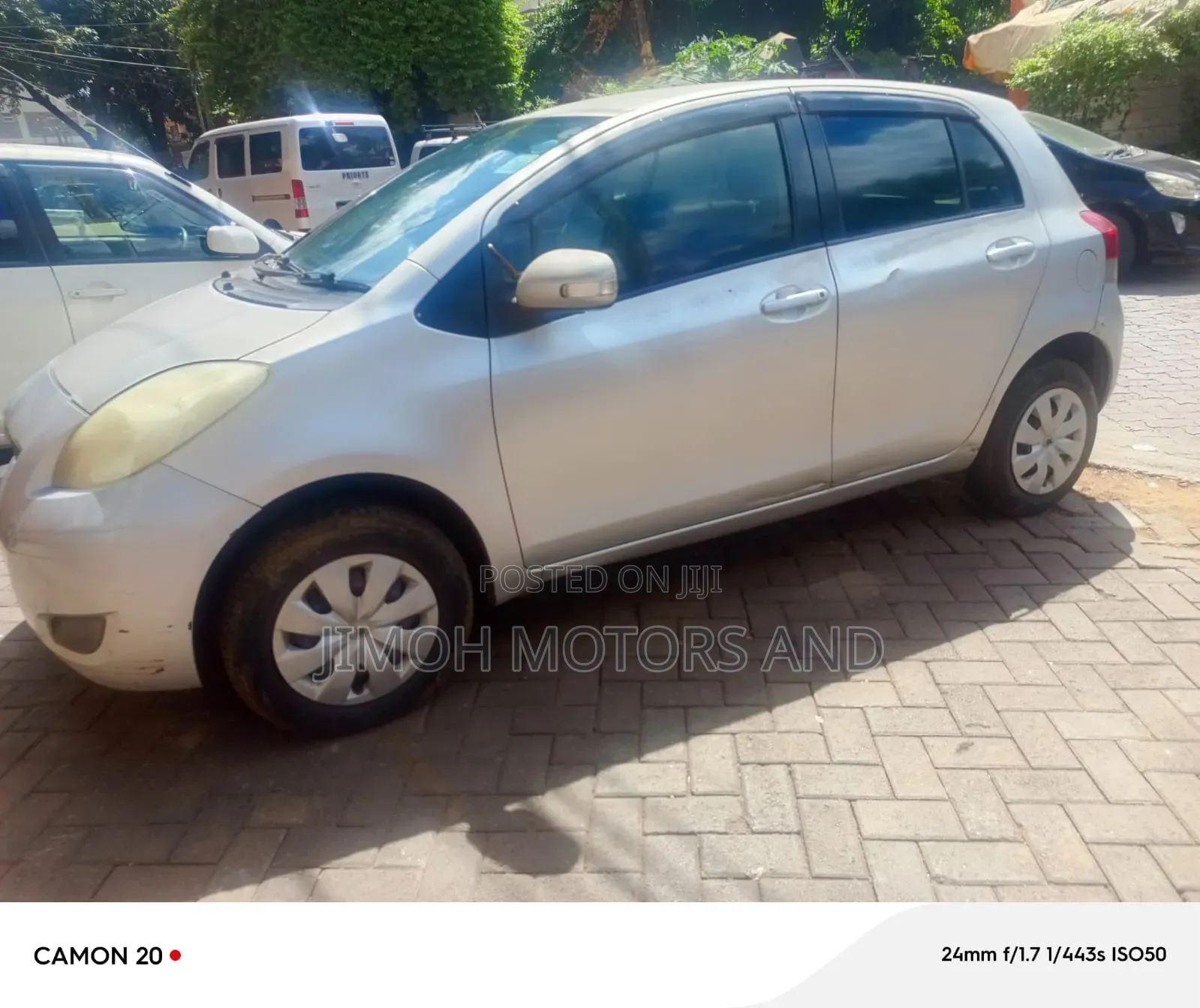 Toyota Vitz 2009 Silver