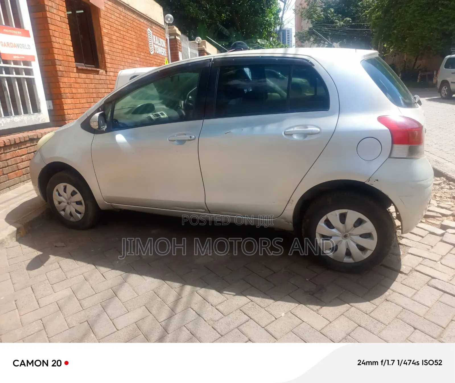 Toyota Vitz 2009 Silver