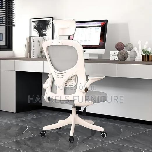 Ergonomic Office Chair With Adaptive Backrest