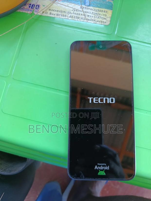 Tecno Spark 40 128 GB Silver - main view