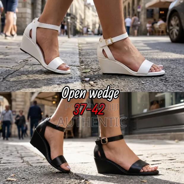 Comfy Wedges in White /Black