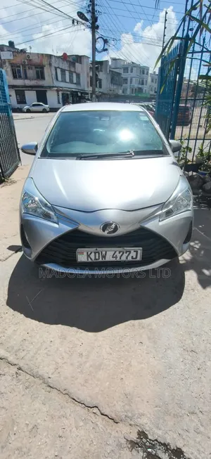 Toyota Vitz 1.3 AWD 5dr 2018 Silver