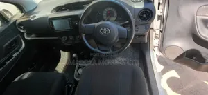 Toyota Vitz 1.3 AWD 5dr 2018 Silver