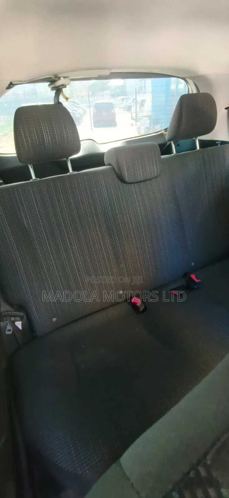 Toyota Vitz 1.3 AWD 5dr 2018 Silver