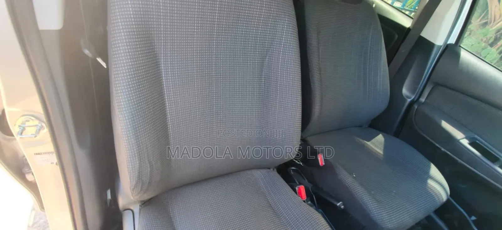 Toyota Vitz 1.3 AWD 5dr 2018 Silver