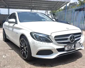 Mercedes-Benz C350 C350e Hybrid RWD 2017 White
