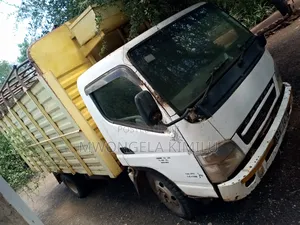 Mitsubishi Canter 2000 White