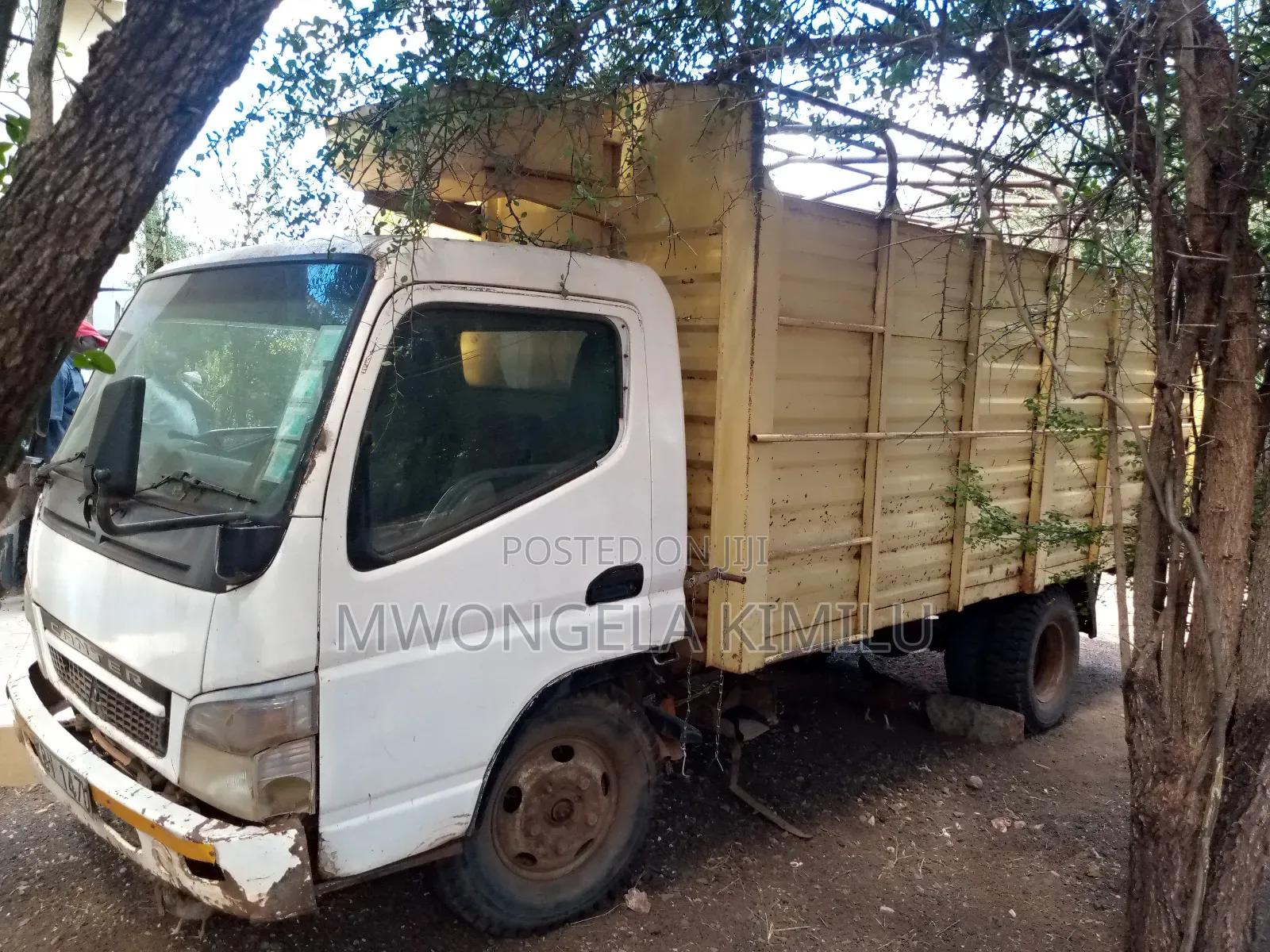 Mitsubishi Canter 2000 White