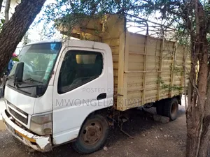 Mitsubishi Canter 2000 White