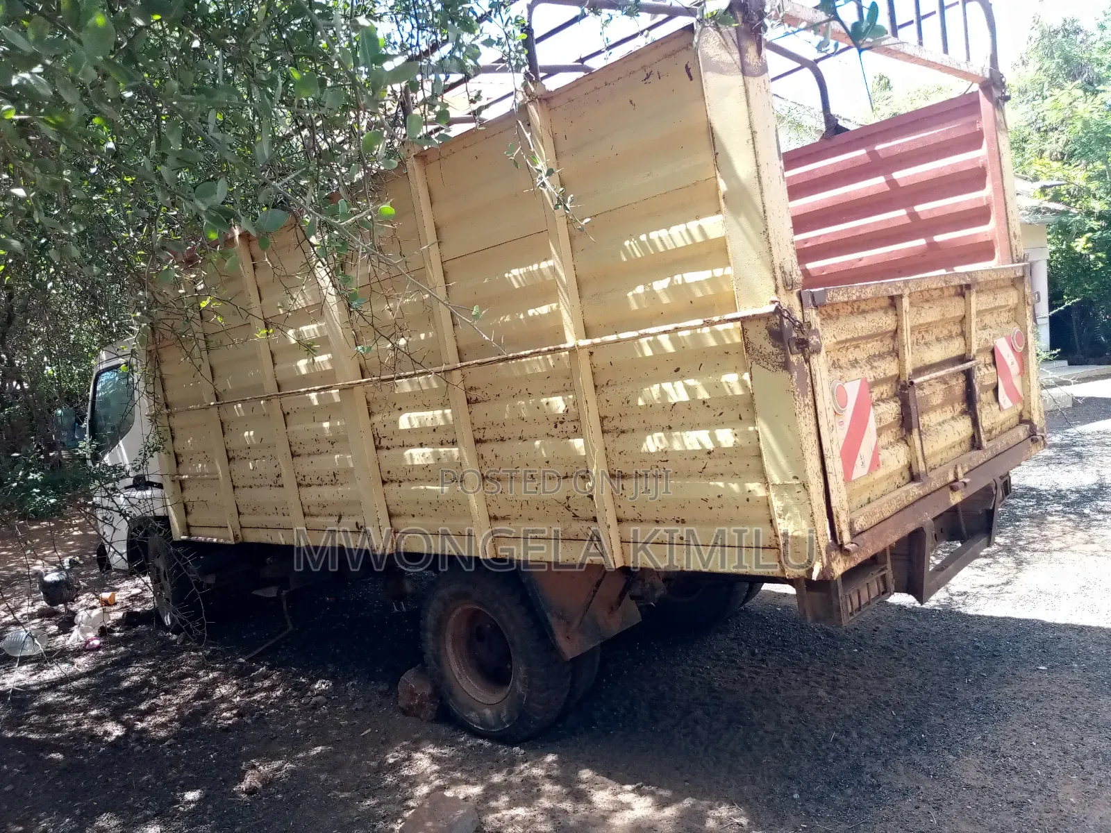 Mitsubishi Canter 2000 White