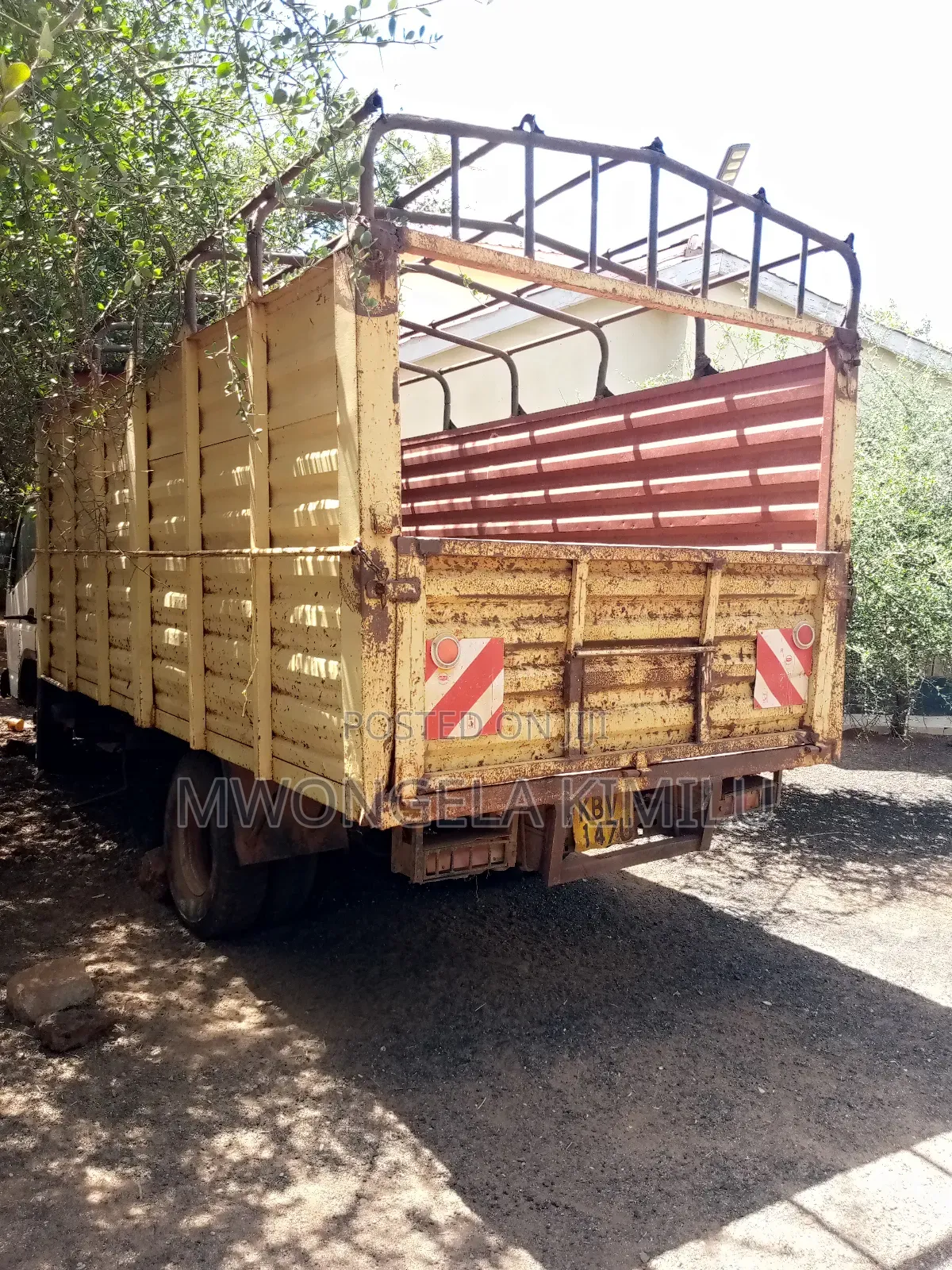 Mitsubishi Canter 2000 White