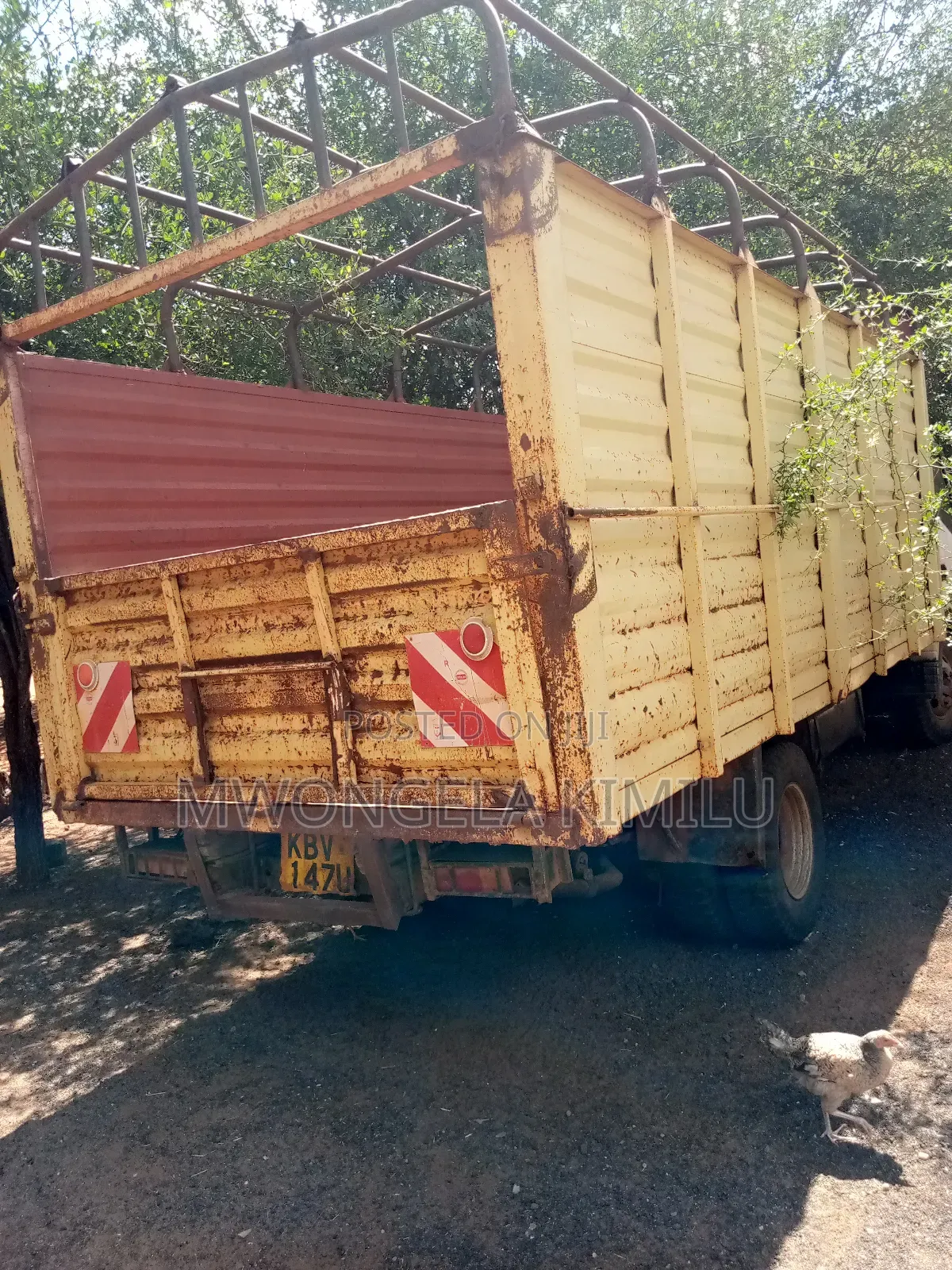 Mitsubishi Canter 2000 White