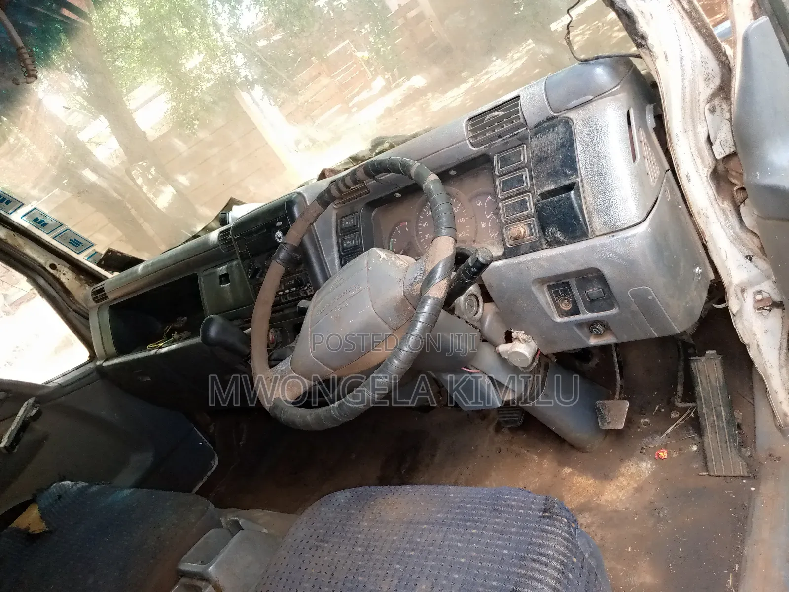 Mitsubishi Canter 2000 White
