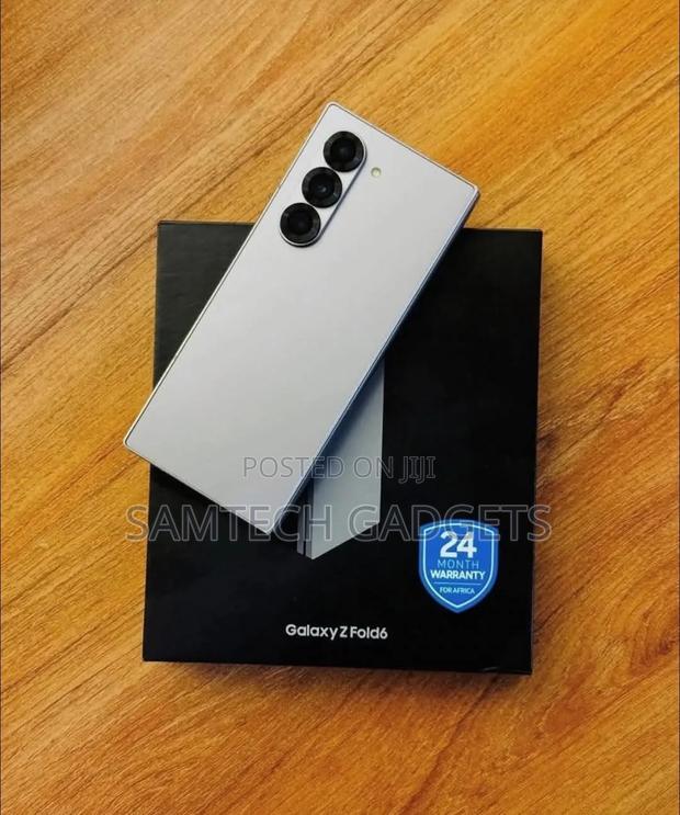 New Samsung Galaxy Z Fold6 256 GB Silver - thumbnail 2
