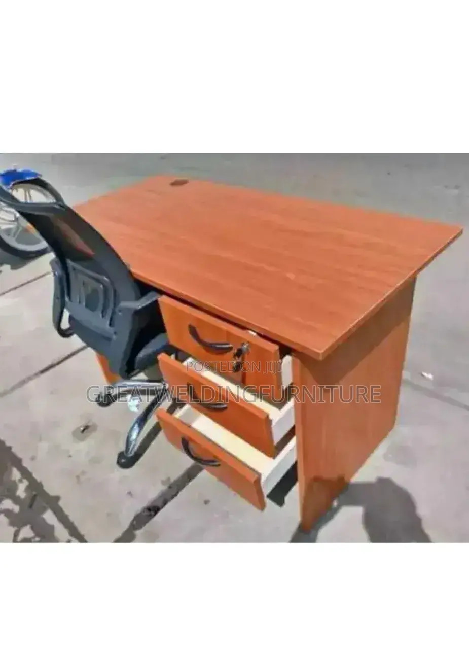Office Desk 0.9m and Mesh Office Chair
