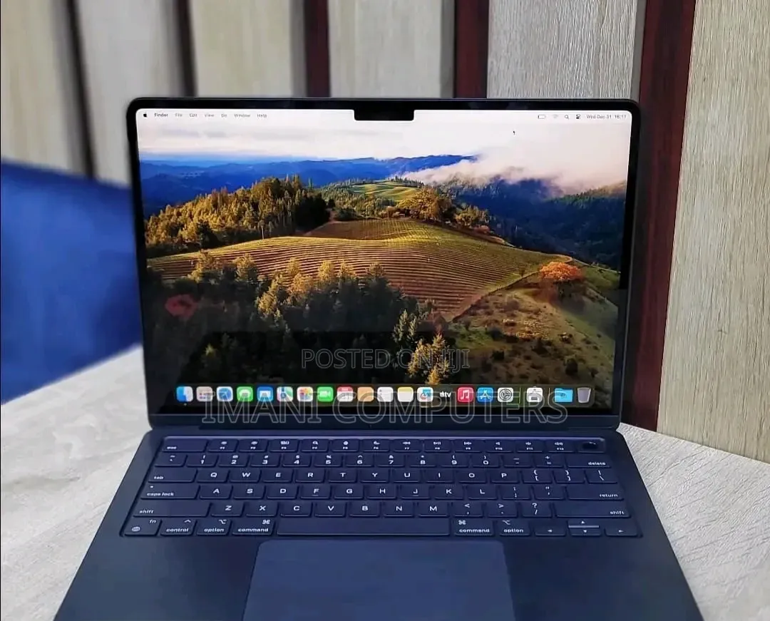 New Apple MacBook Air 2025 M4 13-inch 16GB Apple M4 Pro SSD 256GB