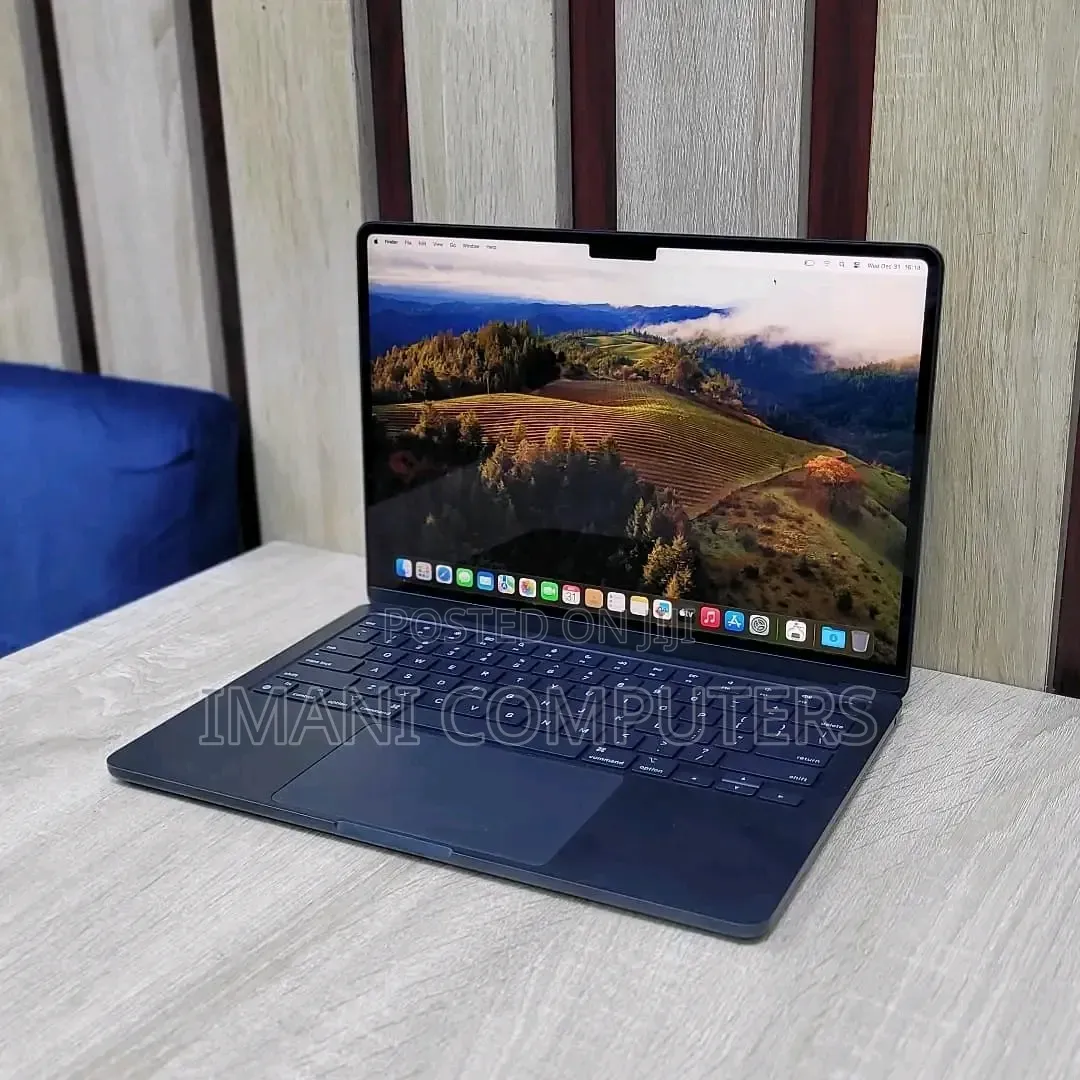 New Apple MacBook Air 2025 M4 13-inch 16GB Apple M4 Pro SSD 256GB
