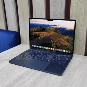 New Apple MacBook Air 2025 M4 13-inch 16GB Apple M4 Pro SSD 256GB