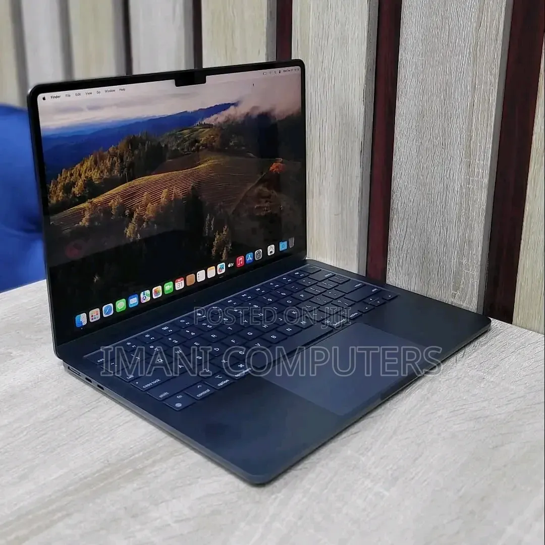 New Apple MacBook Air 2025 M4 13-inch 16GB Apple M4 Pro SSD 256GB