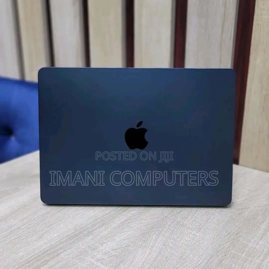 New Apple MacBook Air 2025 M4 13-inch 16GB Apple M4 Pro SSD 256GB