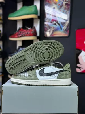 Nike Air Jordan 1 Retro ‘Medium Olive’
 Sizes :_40 41 42 43 44 45 46_