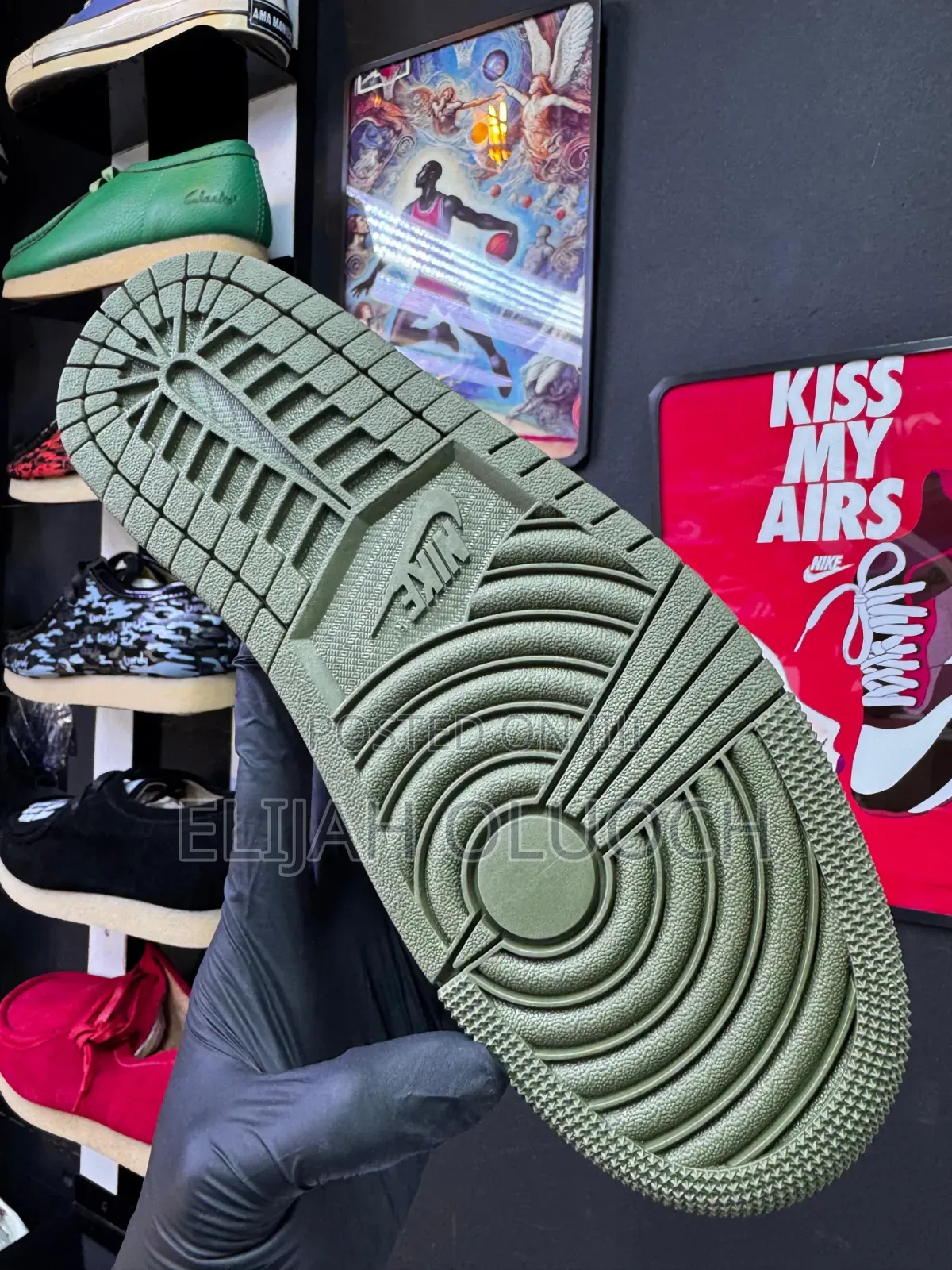 Nike Air Jordan 1 Retro ‘Medium Olive’
 Sizes :_40 41 42 43 44 45 46_