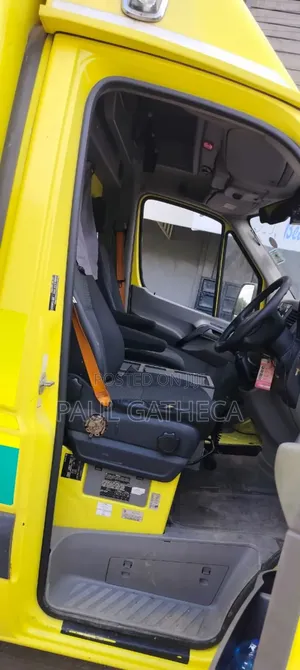 Mercedes-Benz Sprinter 2013 Yellow