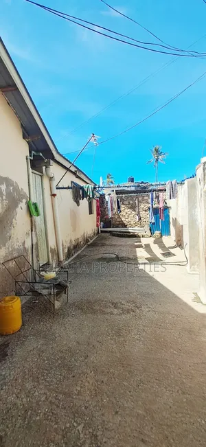 17bdrm Bungalow in Mkomani for sale