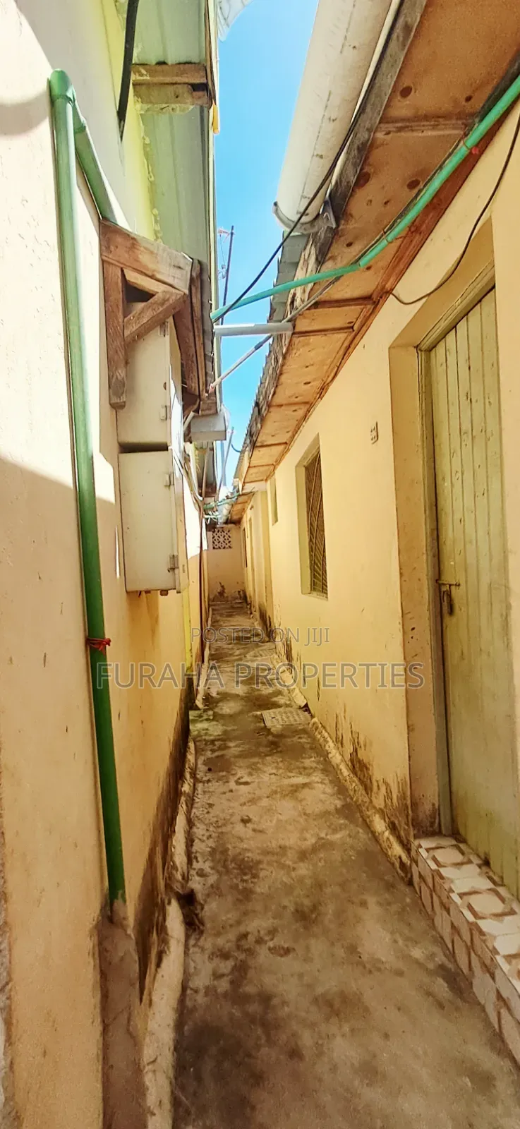 17bdrm Bungalow in Mkomani for sale