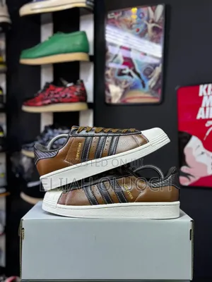 Adidas Superstar ‘Dark Brown’
 Sizes :_40 41 42 43 44 45_