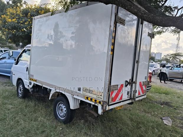 Mazda Bongo 2011 - thumbnail 8