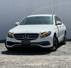 Mercedes-Benz E200 2017 Blue