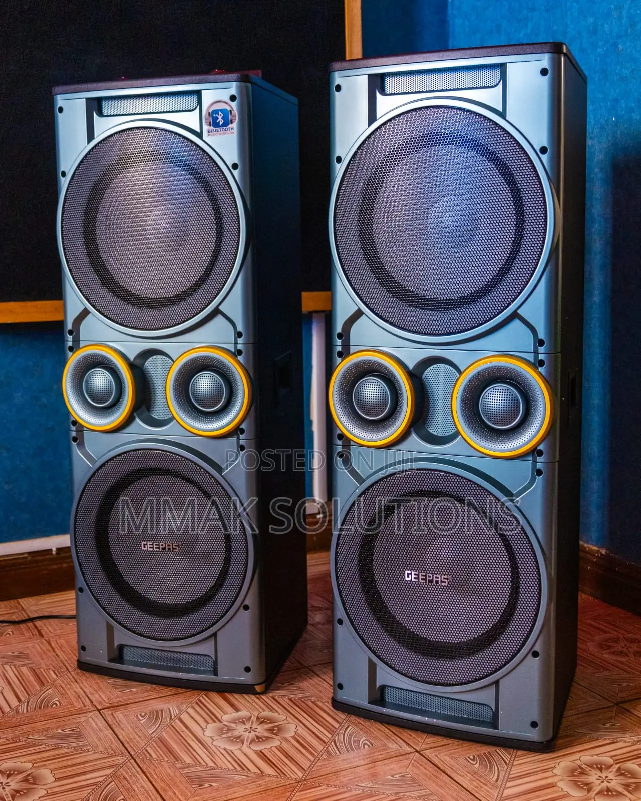 Bluetooth Speakers and Smoke Machines for Hire