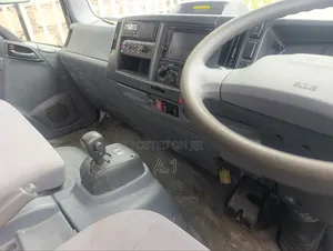 Isuzu Tipper With Front and Back Leaf Springs