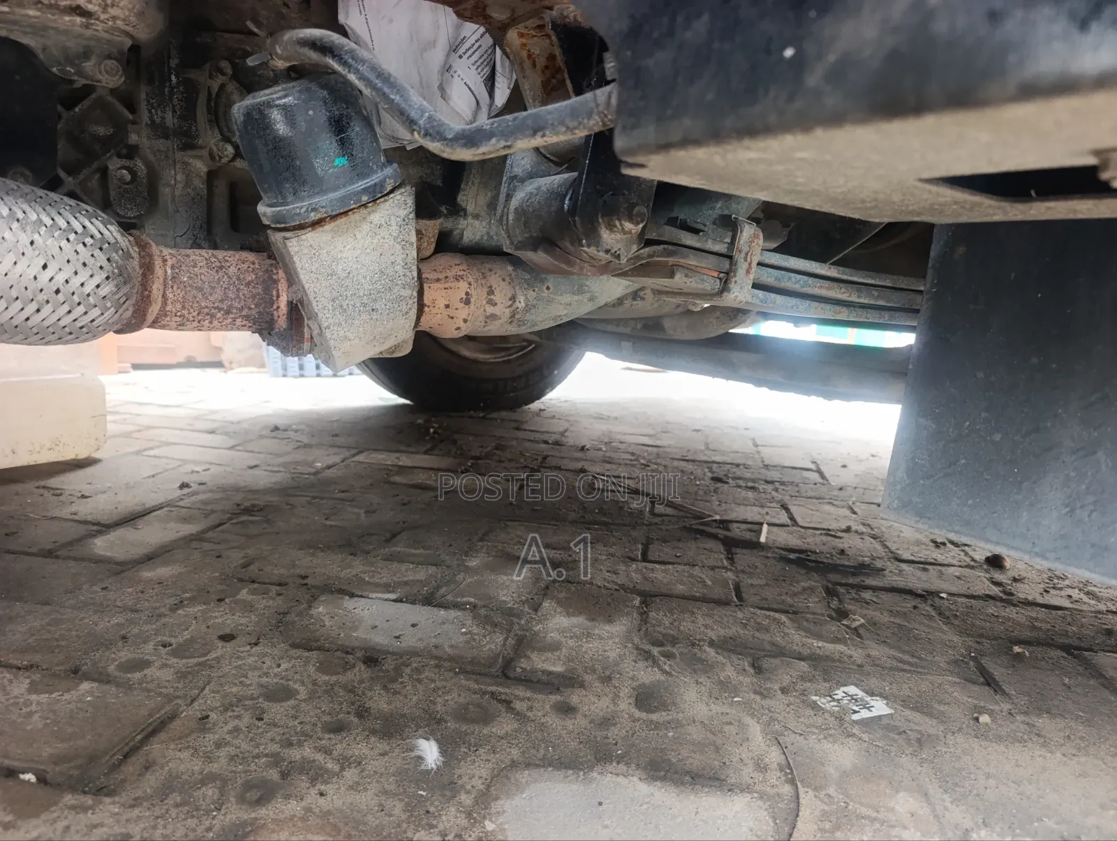 Isuzu Tipper With Front and Back Leaf Springs