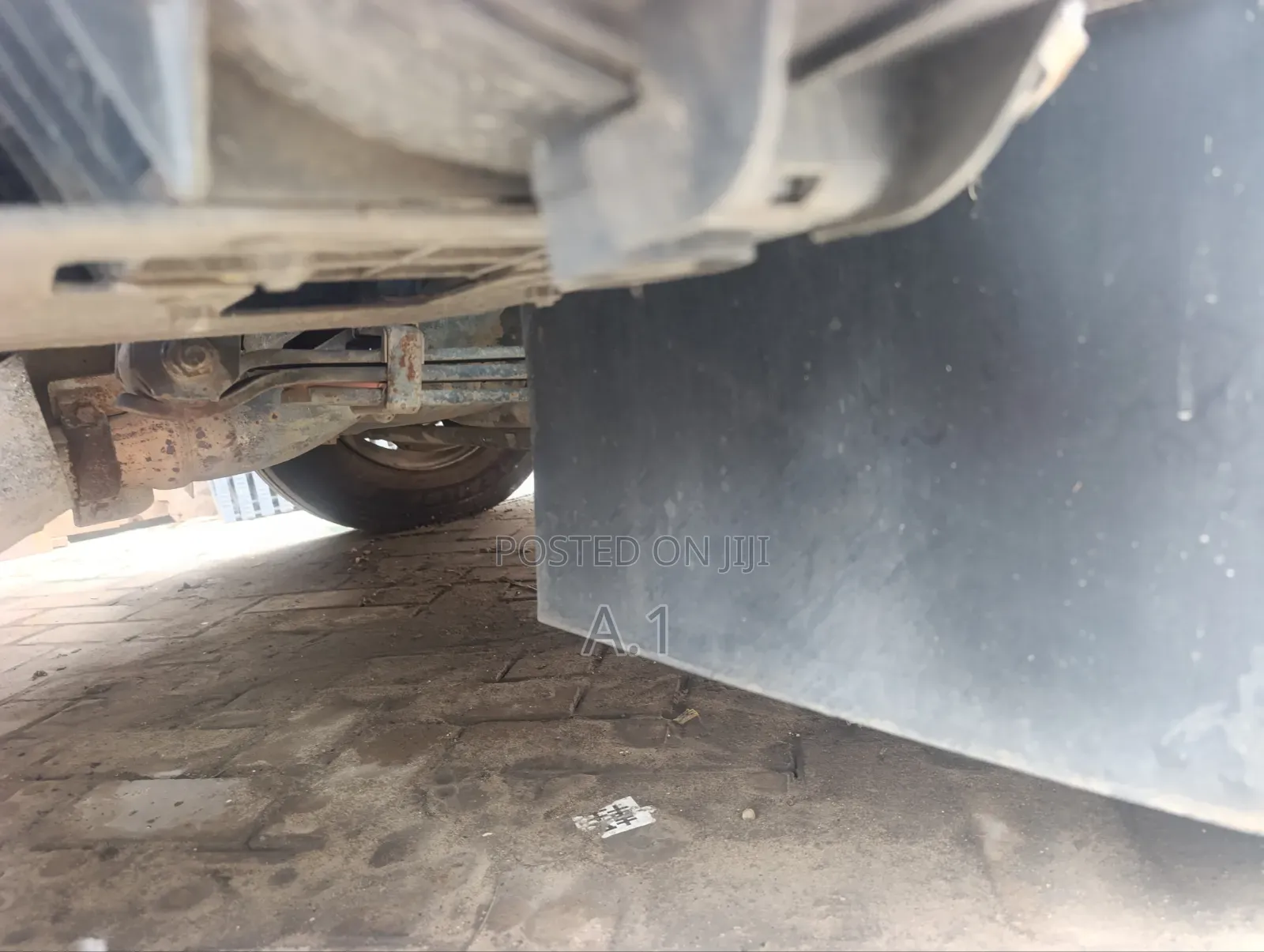Isuzu Tipper With Front and Back Leaf Springs