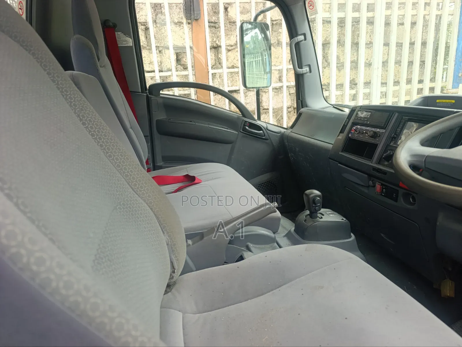 Isuzu Tipper With Front and Back Leaf Springs