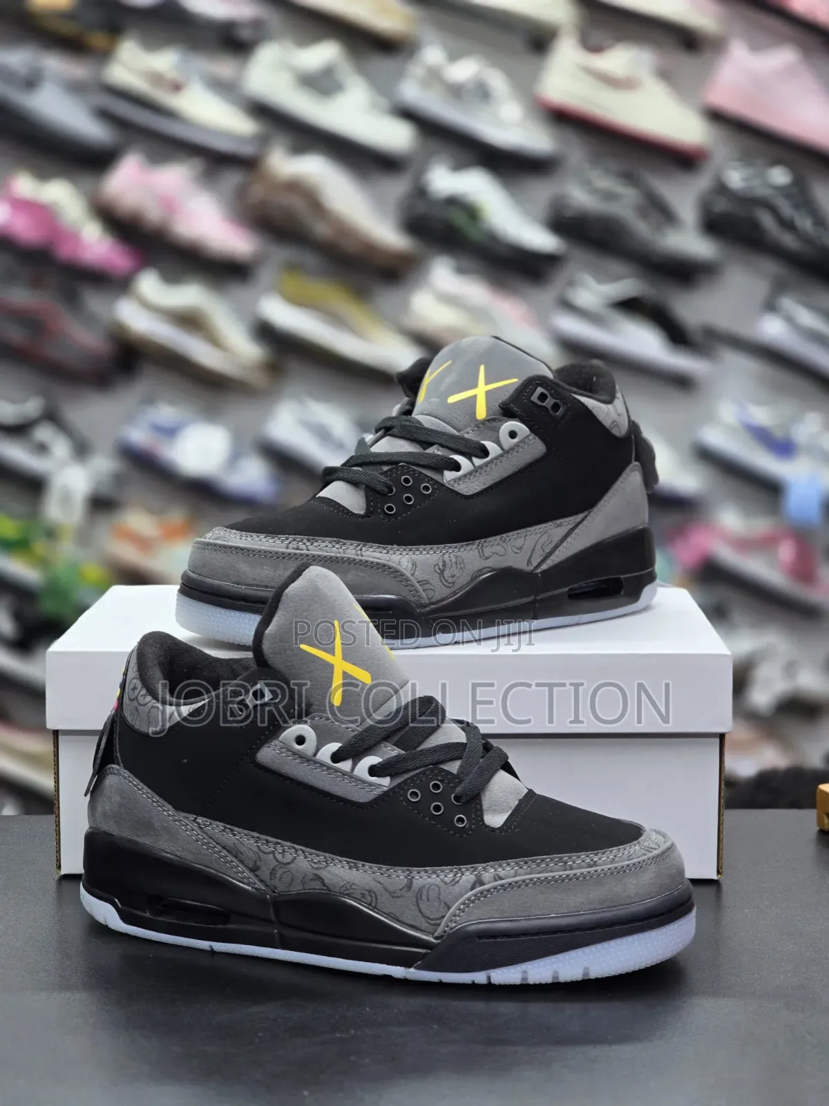 Air Jordan 3 X Kaws Sneakers