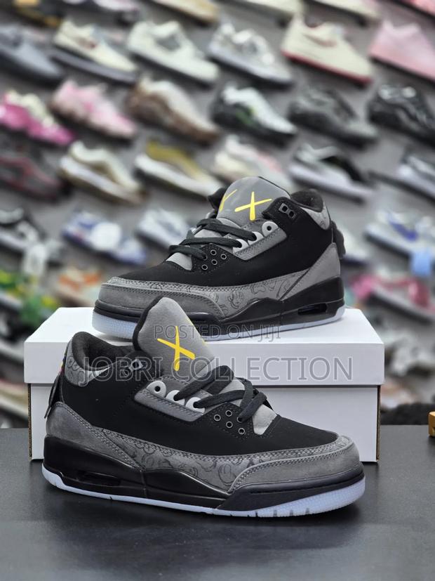 Air Jordan 3 X Kaws Sneakers