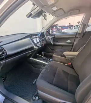 Toyota Corolla Fielder 1.5 Hybrid FWD 2019 Silver