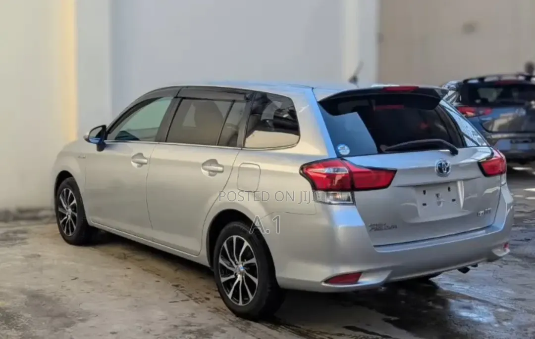 Toyota Corolla Fielder 1.5 Hybrid FWD 2019 Silver