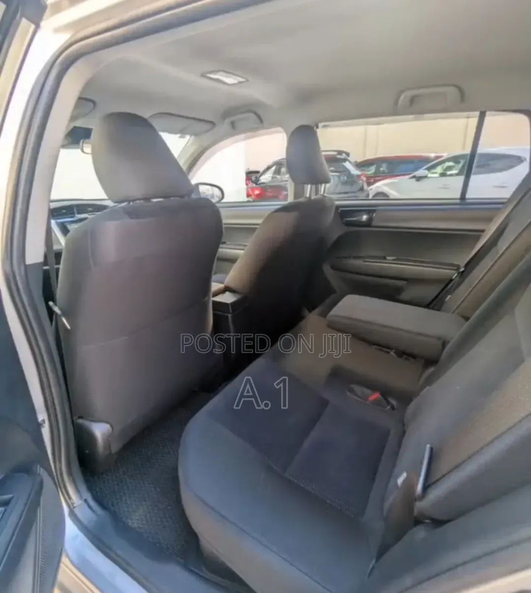 Toyota Corolla Fielder 1.5 Hybrid FWD 2019 Silver