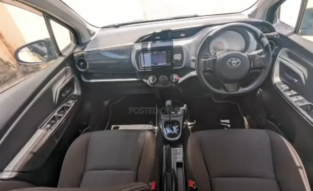Toyota Vitz 1.3 FWD 5dr 2019 Blue