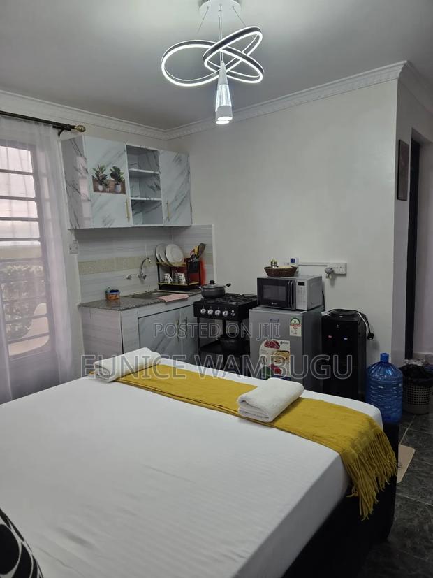 Studio Airbnbs Kamakis at Crown Z Towers Opposite Quickmart - thumbnail 2