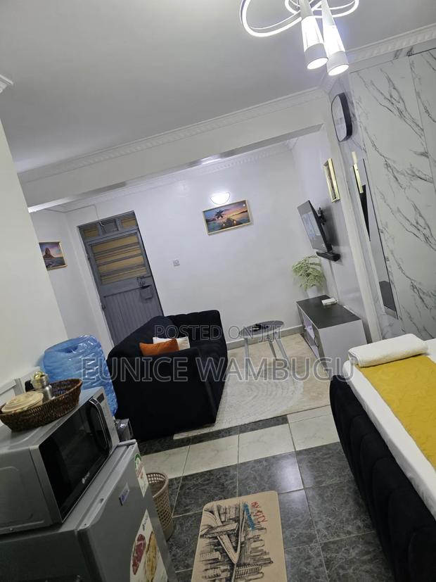 Studio Airbnbs Kamakis at Crown Z Towers Opposite Quickmart - thumbnail 5