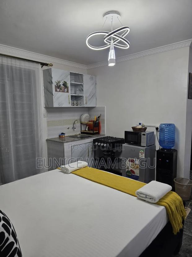 Studio Airbnbs Kamakis at Crown Z Towers Opposite Quickmart - thumbnail 6