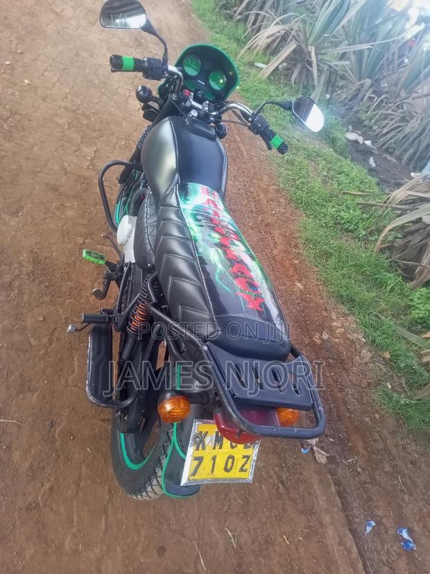 New Bajaj Avenger 180 2023 Red