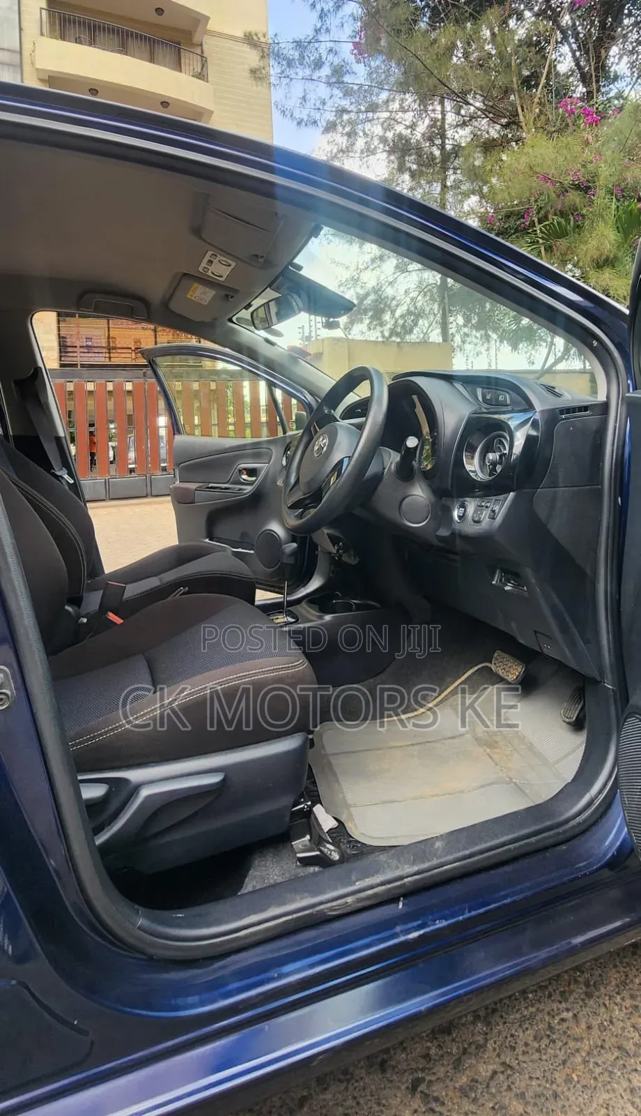 Toyota Vitz 1.0 FWD 5dr 2018 Blue